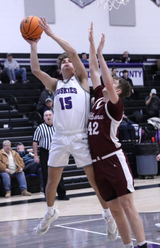 Huskies tame Mountain Lions, 62-40